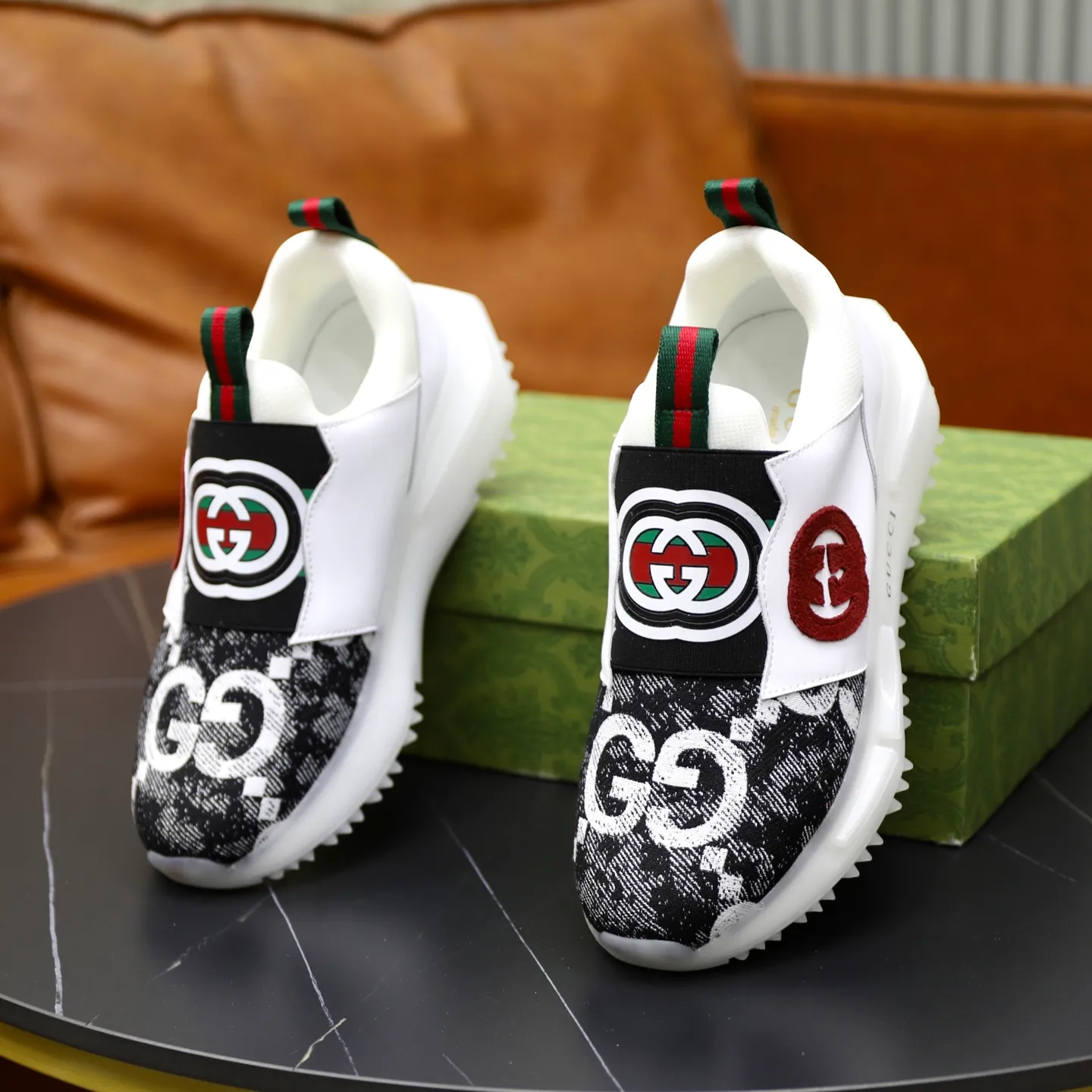 Ex-factory price: 462💰🙅‍♂️🙅‍♂️🙅‍♂️ Brand: GUCCI Standard code: 38-44 (45 customized) Grade: Same as the official website Material: Original cowhide material spliced with brand cloth Comfortable and breathable lining Lightweight and wear-resistant sports outsole Style category: Men's fashionable casual shoes Running sports shoes Distinguished luxury brand elements Top luxury color: actual picture color